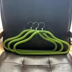 緑色プラスチックハンガー4本セット