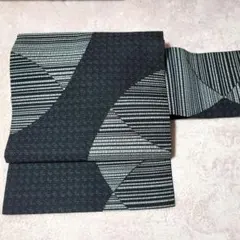 美品　名古屋帯 正絹 博多織風 モダン柄 黒×グレー
