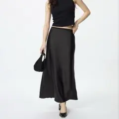 UNIQLO サテンスカート ブラック