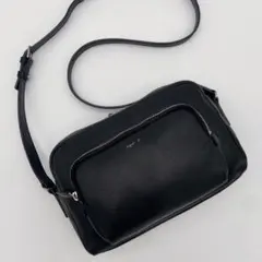 美品 アニエスベー レザー ショルダーバッグ ロゴ金具 斜め掛け ブラック
