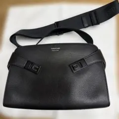 美品　FERRAGAMO MENS ショルダーハグバッグ ブラックのサムネイル