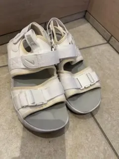 Nike ホワイト スポーツサンダル