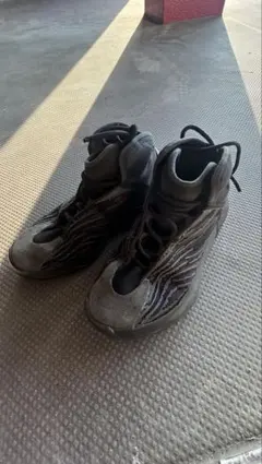 adidasQNTM YEEZYクォンタムQuantum FLAORAスニーカー - メルカリ
