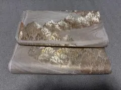 ゴールド系 葉模様の帯