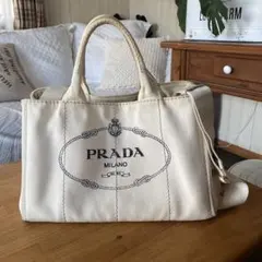 PRADA ホワイト トートバッグ ショルダーストラップ付き