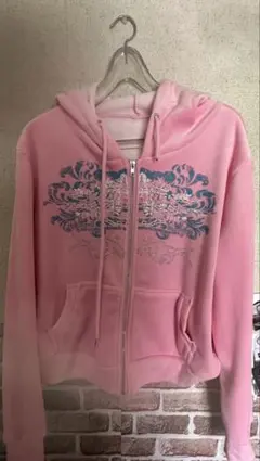 ピンク フリースパーカー 装飾刺繍付き