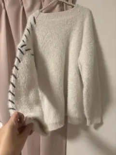 ホワイトニット長袖セーター