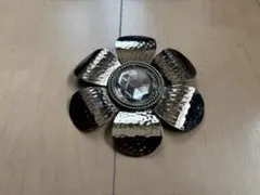 ☆メタル製花型ブローチ☆
