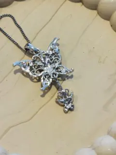 バタフライネックレス　長め