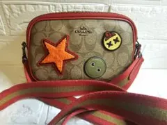 極美品】COACH パックマン コラボ リストレット シグネチャー ポーチ 極美品】COACH パックマン コラボ リストレット シグネチャー ポーチ