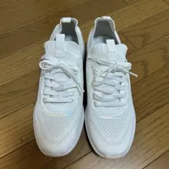 ホワイト ニットスニーカー 反射アクセント