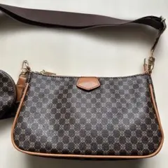 ブラウンショルダーバッグ 合成皮革 ロゴパターン