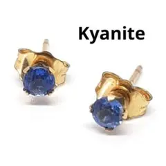 鮮やかなブルーが輝くカイヤナイトの一粒ピアス（14kgf）