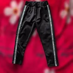 黒いロゴ入りストライプパンツ110cm