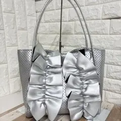 イストワール 軽量ボブディング素材 立体フリルトートバッグ　シルバー　➀