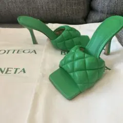 極美品　Bottega Veneta ボッテガヴェネタ　レザーサンダル　34.5のサムネイル