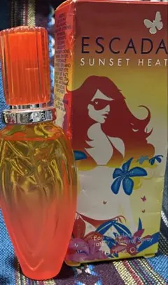 ESCADA SUNSET HEAT 香水 30mlのサムネイル