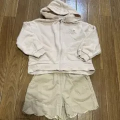 パーカーとショートパンツ　セット売り　110㎝