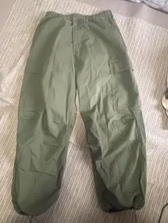 GU ジーユー　スーパーワイドカーゴパンツ　ワイドパンツ カーゴパンツ　カーキ