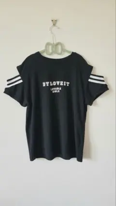 【最終値下げ】BY LOVET IT バイ ラビット ブラックTシャツのサムネイル