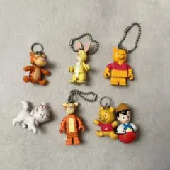 ディズニーフィギュアまとめて７点 プーさんブロック風　キーチェーンホルダー