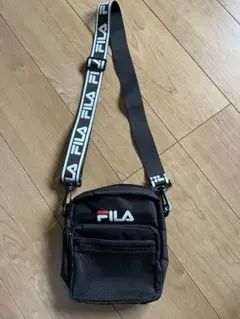 FILA ショルダーバッグ ブラック ロゴストラップのサムネイル