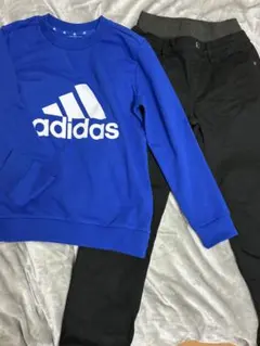 adidas トレーナーと黒パンツセット