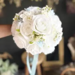 白バラ×水色ラウンドブーケ☆ブートニア