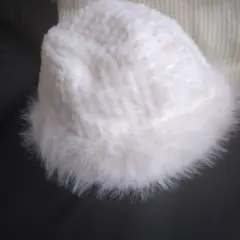 アイボリー ファー付き帽子と耳あてニットワンピースのセット