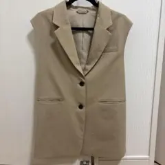 GU ベージュ ノースリーブジャケット