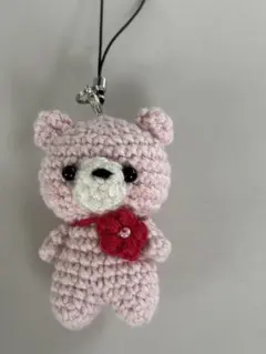 くまのあみぐるみキーホルダー 小さめ ハンドメイド ピンク お花のタイ付き