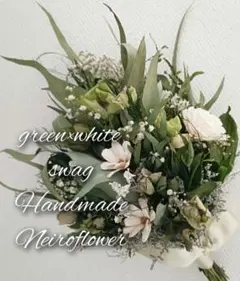 Handmadeクリスマスローズとかすみ草の初夏スワッグgreen×white‥