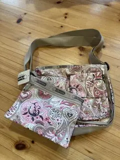 新品未使用　LeSportsac ペイズリー柄ショルダーバッグ