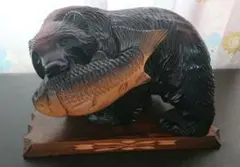 熊の木彫り　鮭咥え　置物【木彫りの熊】