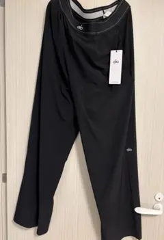 alo 公式 正規品新品未使用タグ付きSuit Up Trouser Lブラック - メルカリ