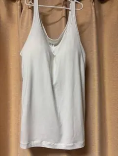 Mサイズ　カップ付きタンクトップ　H&M ホワイト　夏　楽ちん　白