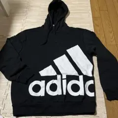 adidas パーカー 黒 大きなロゴ フード付き