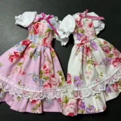 オークション　ジェニーサイズ　ホワイト＆ピンクの花柄ワンピース