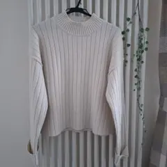 美品　リブ編みハイネックセーターライトベージュ　GU