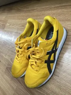 ASICS イエロー スニーカー