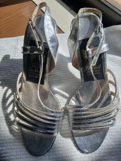 超格安、未使用シルバー ストラップ ハイヒール 女性用