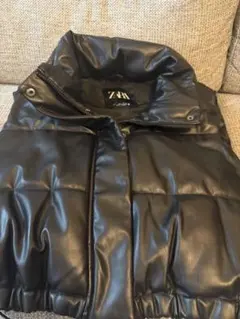 ZARA ブラック ダウンベスト