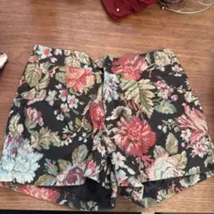 フローラル柄 ショートパンツ 黒　ワンウェイ