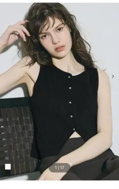 ⭐︎美品　coca ボタンニットベスト　S⭐︎のサムネイル