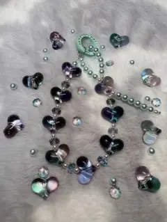 ぷっくりハートのガラスビーズストラップ