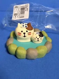 デコレコンコンブル　温泉親子猫