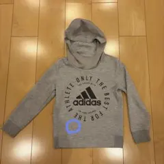 adidas ロゴ入りパーカー　130cm