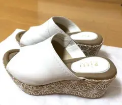 Priti ホワイトオープントゥサンダル