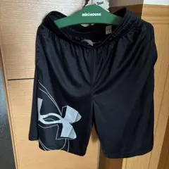 Under Armour ブラック ハーフパンツ 140