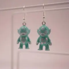 三ツ目半魚人フックピアス⭐︎サブカル⭐︎ソフビ⭐︎原宿系⭐︎地雷系⭐︎病み⭐︎